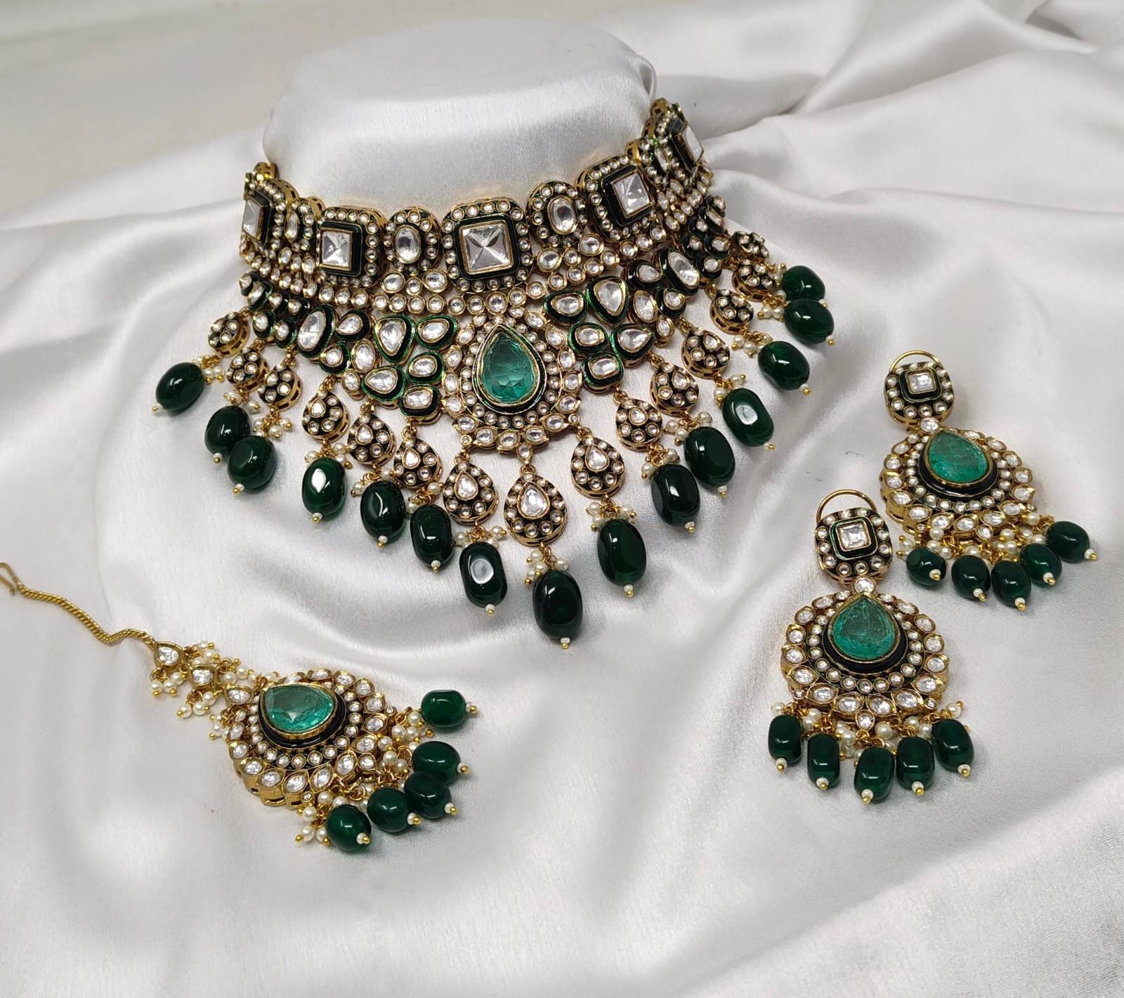 Emerald Green Bridal Kundan Polki Choker Jewellery Set with Earrings and Maang Tikka