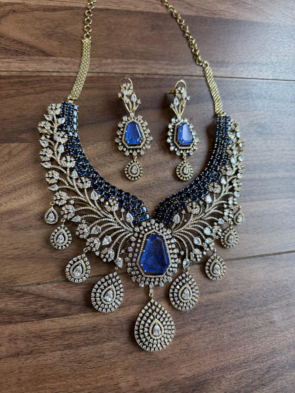 Bridal Kundan Polki jewellery set with blue stone choker and earrings