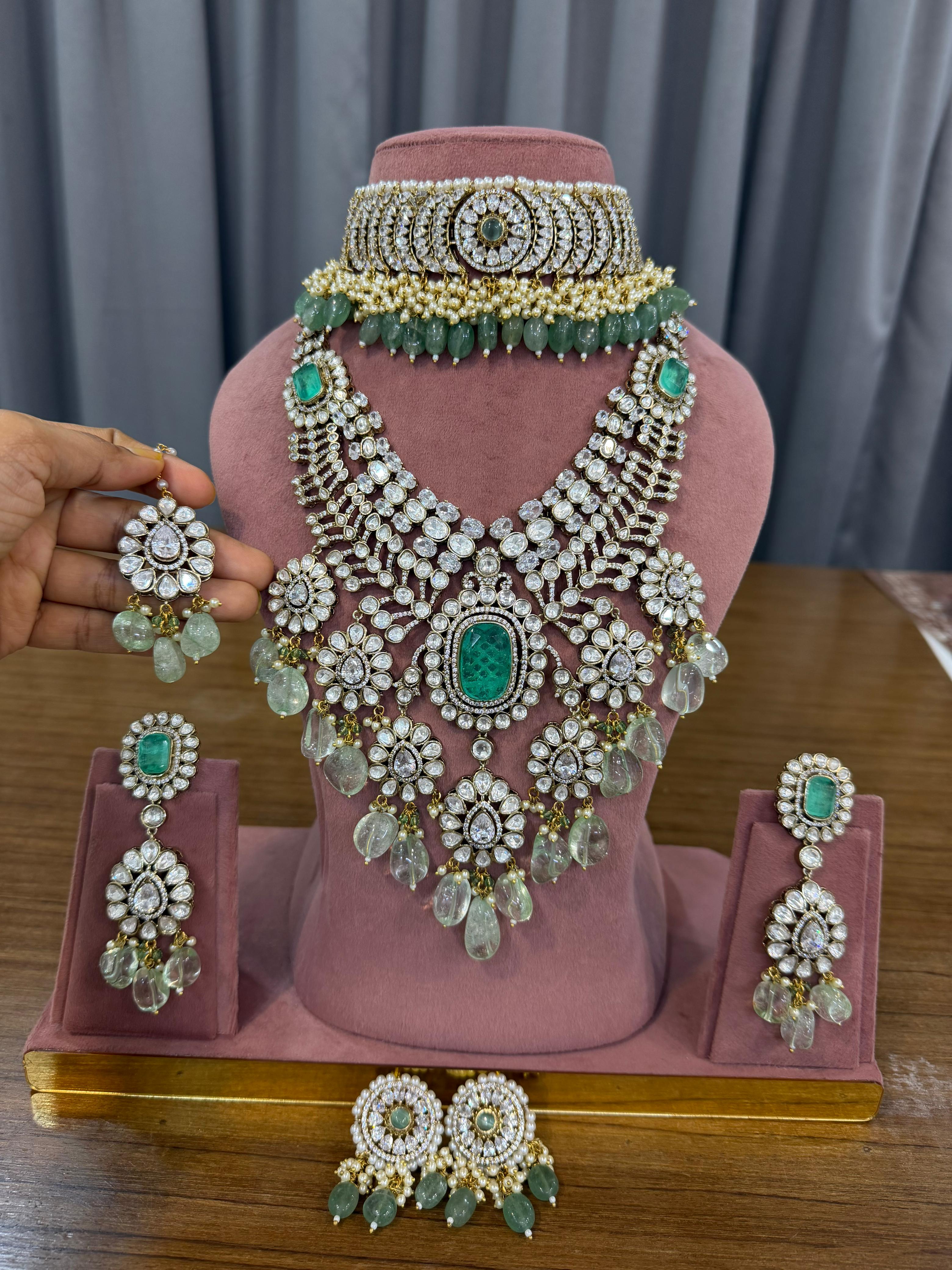 Luxury bridal Kundan jewellery set for Indian weddings