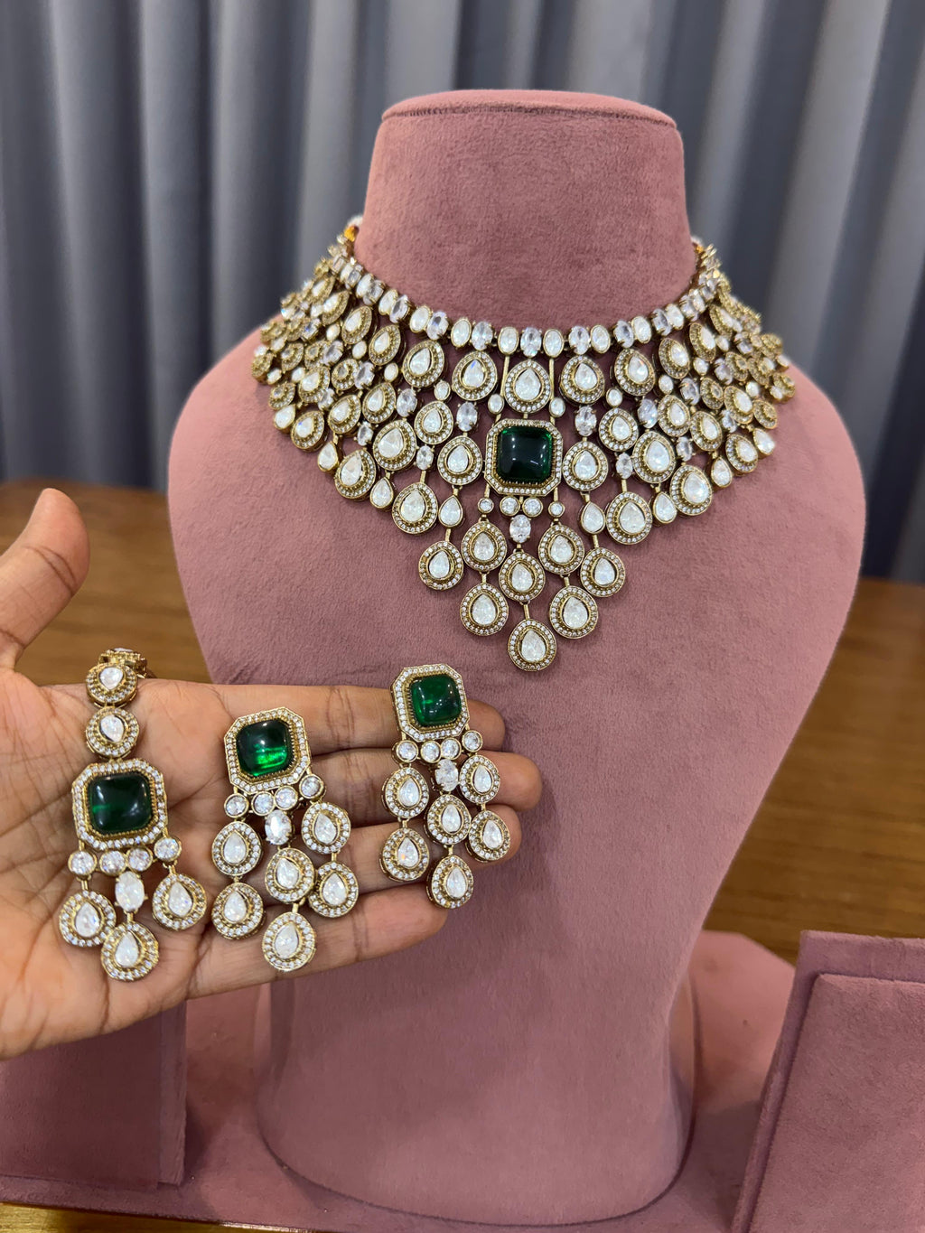 Polished Emerald Kundan Polki Choker Set - Kundan Polki Bridal Jewellery by Ganesh Kundan & Polki