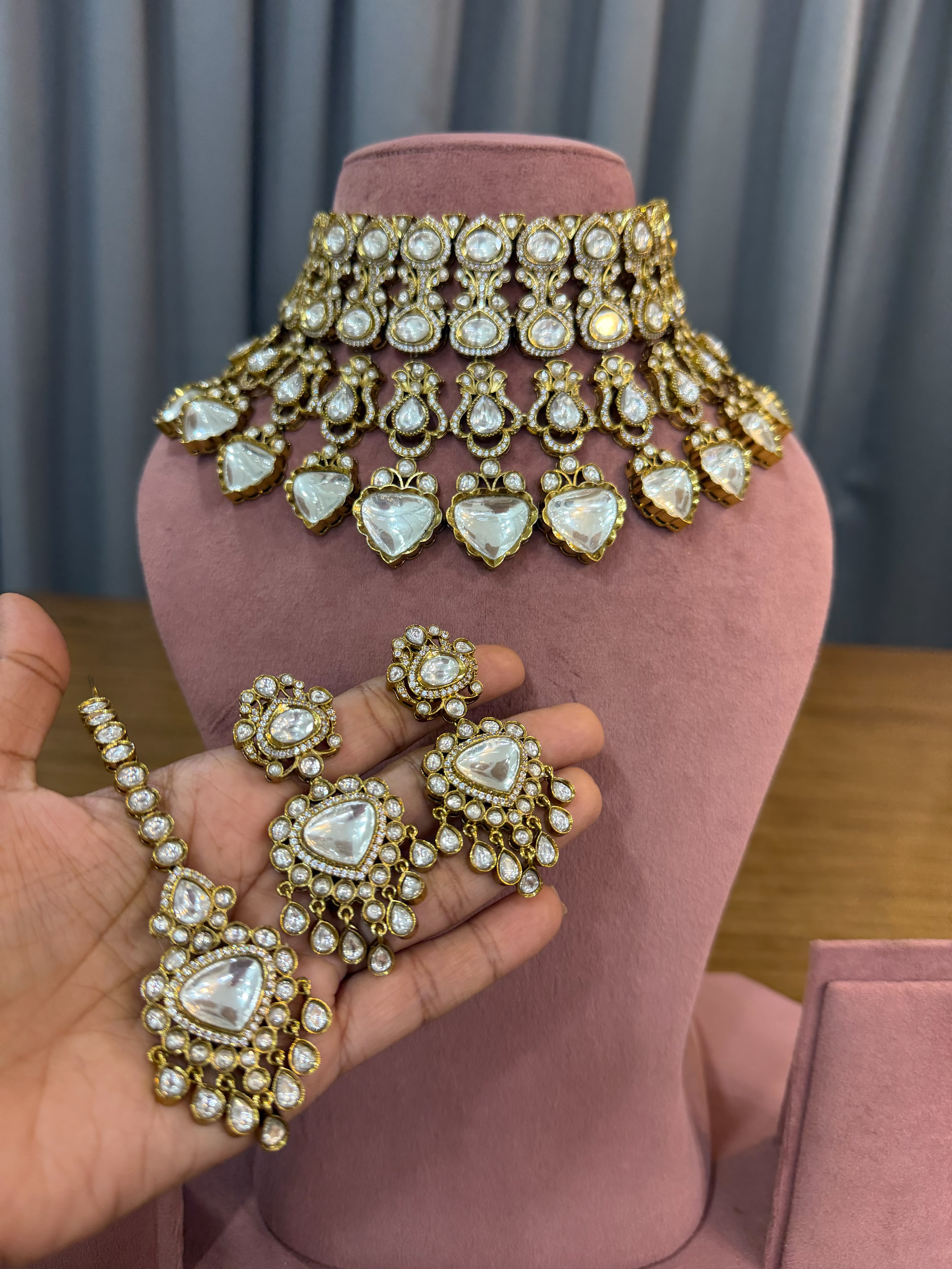 Bridal Kundan Polki Choker Jewellery Set with Earrings and Maang Tikka in Ivory White