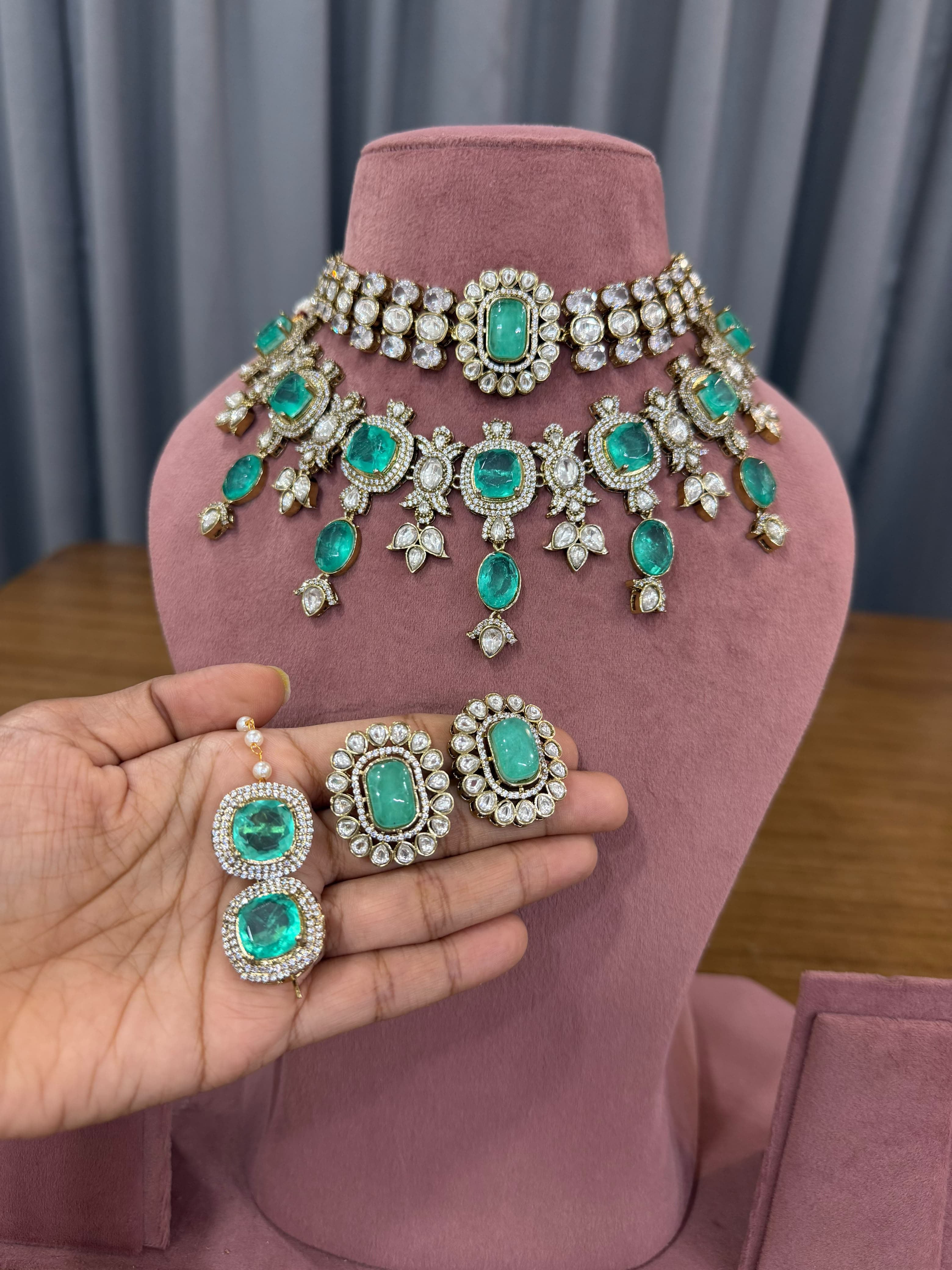 Emerald green bridal Kundan Polki choker jewellery set with earrings